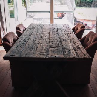 Massieve tafel op maat gemaakt
