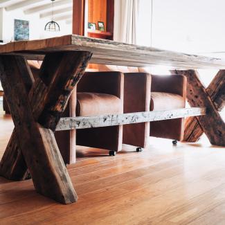 Massieve tafel op maat gemaakt